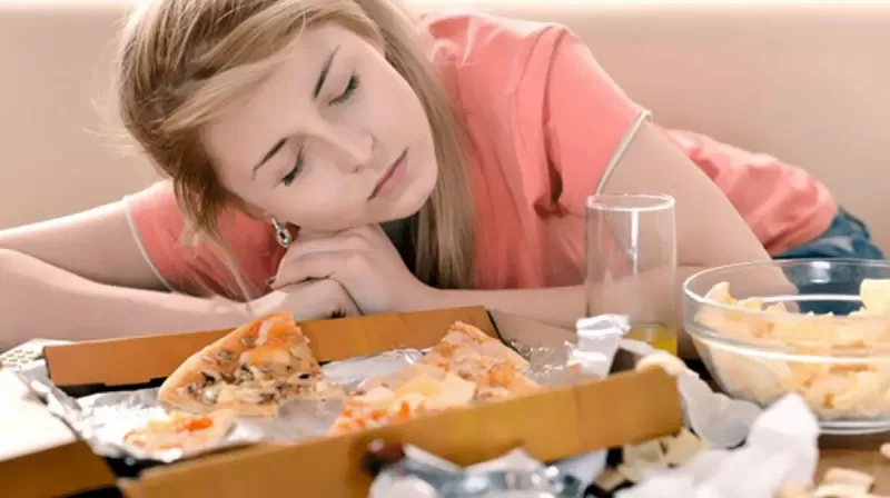 احذر من هذه العادة التي يقوم بها الرجال قبل النوم لأنها تدمر القلب والشرايين