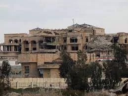 بعد العز والأبهة .. شاهد كيف اصبحت اشهر قصور صدام حسين خاوية على عروشها وتسكنها الكلاب الضالة