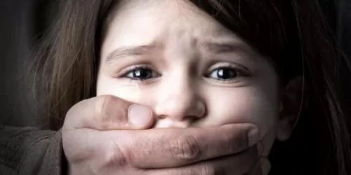 اعترافات طفلة عين شمس .. المتهم جمعني وصديقتي في علاقة معا