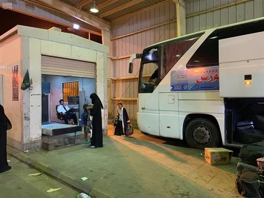 ماذا يعني إلغاء لاصق التأشيرات في جوازات اليمنيين القادمين للسعودية؟