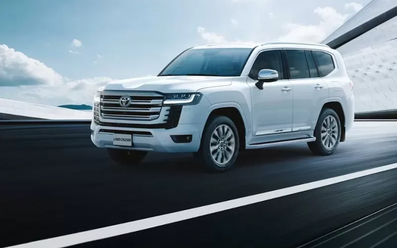 شاهد بالصور أهم المواصفات والميزات الموجودة في سيارة لاند كروزر 2022 من تويوتا