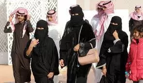 مشهور سعودي يتحدث عن ظاهرة دخيلة على السعوديين ونهى الاسلام عنها .. ولكن مجالسهم لا تخلوا منها! تعرف عليها الان