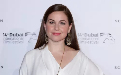 ظهور فاضح لأجمل مذيعات MBC في مشاهد خاصة جداً