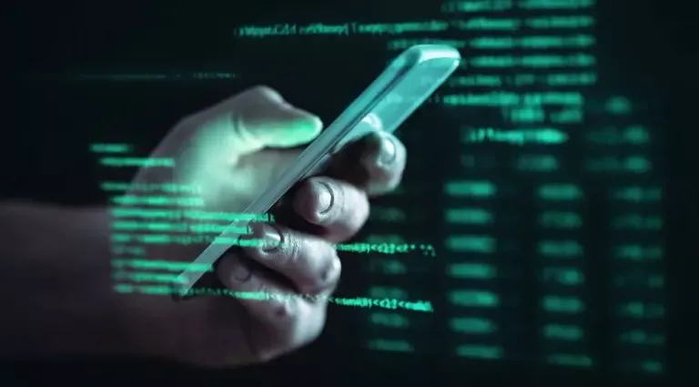 لو كان جوالك ايفون في السعودية فعليك الحذر فوراً من هذا التطبيق