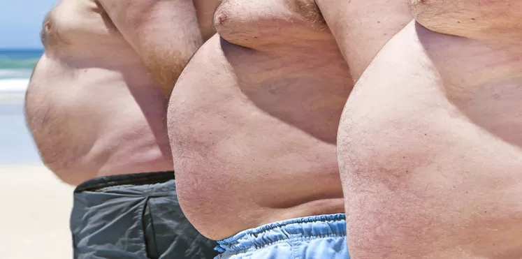 المشروب الخارق رخيص الثمن وموجود في كل بيت لكننا نتجاهله دائماً وله مفعول السحر في التخلص من دهون البطن