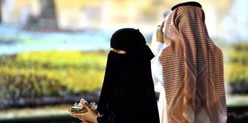 قرار مفاجئ من المحكمة تجاه رجل سعودي طارد طليقته وابتزها بصور خادشة للحياء ( تفاصيل )