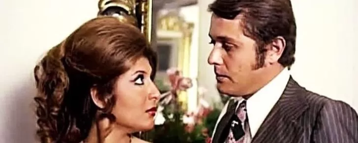 لن تصدق من تكون؟!.. فنانة شهيرة تزوجت محمود عبد العزيز في السر.. وقامت بحرق سيارتة وهاجمت سهير رمزي.. والمفاجأة في قرابتها من بوسي شلبي..