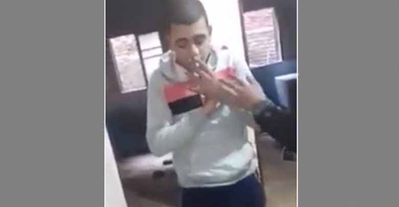 بالفيديو: 3 شبان يدخنون سجائر أثناء الصلاة في مصر ويثيرون جدلا واسعا