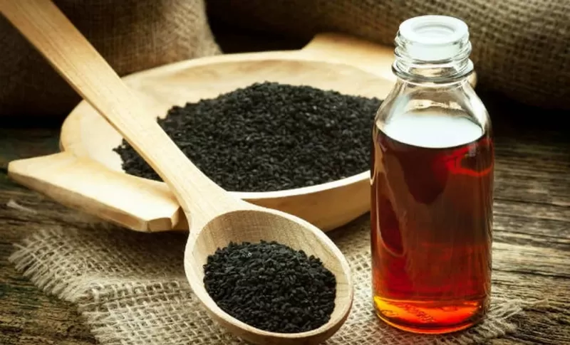 ما لا تعرفه ولم يخبرك به احد من قبل عن فوائد خلطة زيت الزيتون وحبة البركة للرجال عند استخدامها بهذه الطريقة