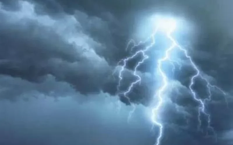 تحذير.. تجنبو هذه المناطق التي تجري فيها السيول في السعودية اليوم