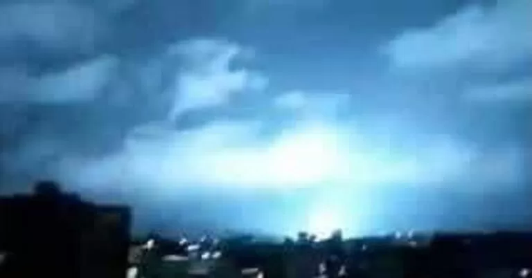 ظاهرة غريبة أربكت الجميع.. شاهد ما حدث في سماء سوريا وتركيا لحظة الزلزال