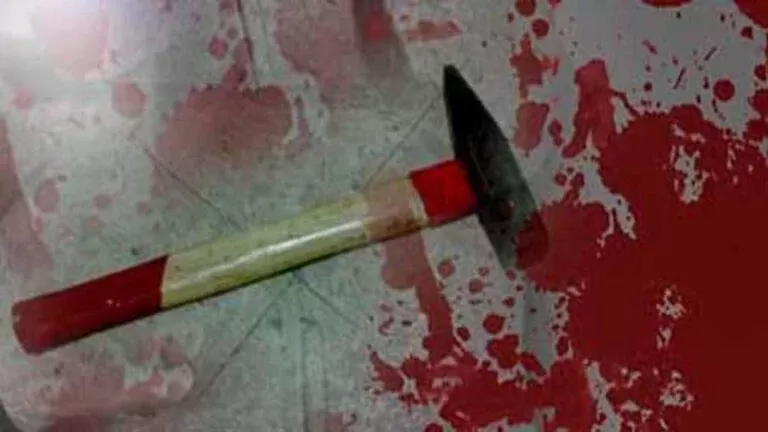 تفاصيل مروعة لما فعله شاب مصري بوالده .. هشم رأسه بالشاكوش ومثل بجثته