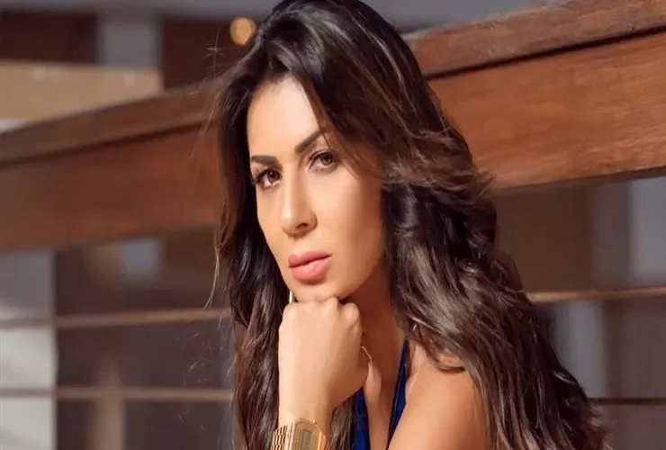 شبـه عارية .. شاهد فستان نجلاء بدر الجديد!