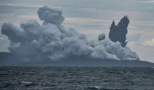 زلزال يضرب ثلاثة دول دفعة واحدة وتحذيرات من تسونامي هائل