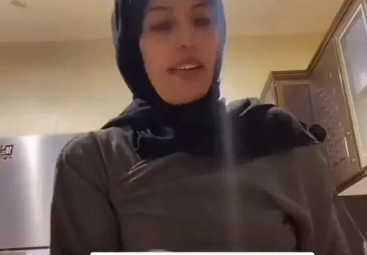 بالفيديو السعودية نورة الدوسري تهاجم طليقها وبنتها..ترند عالمي