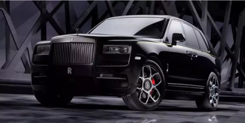 ميزات وسعر سيارة بلاك بادج في السعودية 2023