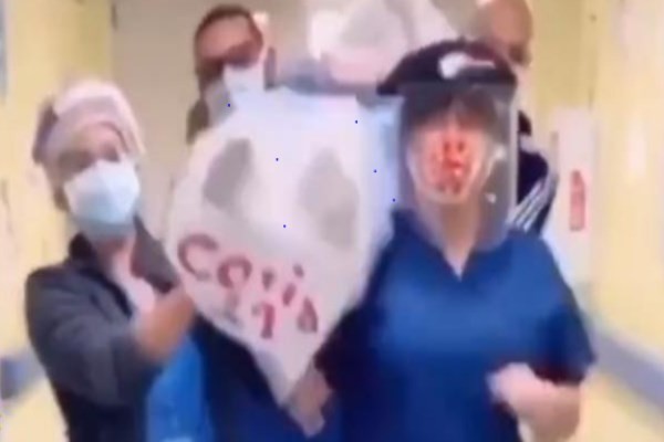 شاهد: فيديو يثير الغضب.. ممرضات يرقصن بجثة كورونا
