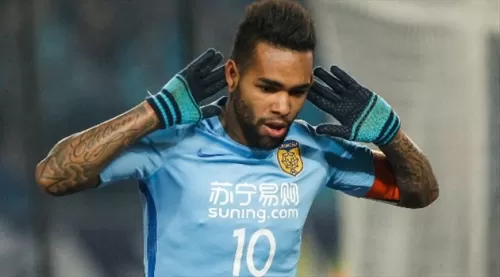 هذه المرأة تتلاعب بالهلال والنصر بطريقة خبيثة وهذا ما تفعله خلف الكواليس