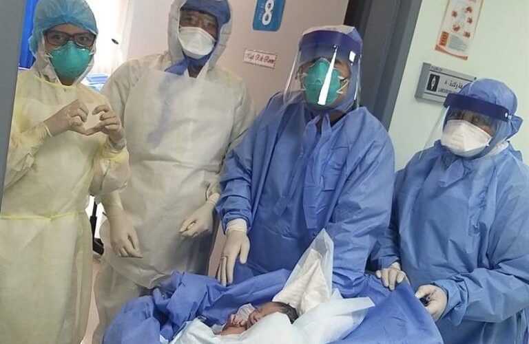 صورة.. ولادة طفل لأم مصابة بـ”كورونا” في الرياض