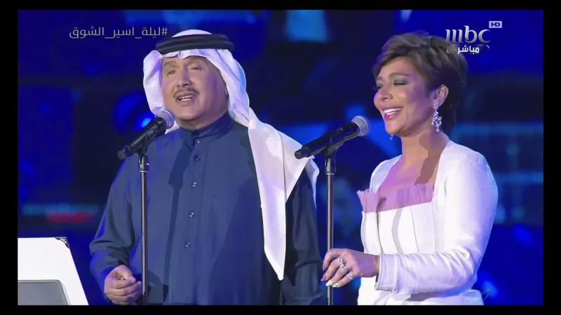 أمــــام زوجها .. شاهد فنان العرب في عناق ساخن وقبلات مع أصالة !