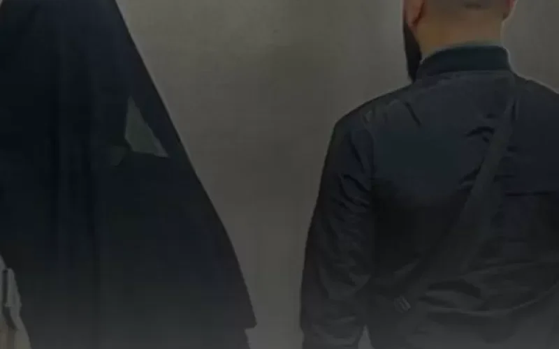 شاهد: هكذا كانت نهاية عاملة اسيوية تعمل في محل حلاقة رجالي في السعودية .