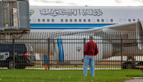 تسلل مواطن للطائرة الخاصة بولي العهد والكاميرات لم تستطع كشفه وهذا ما حصل في اللحظة الأخيرة