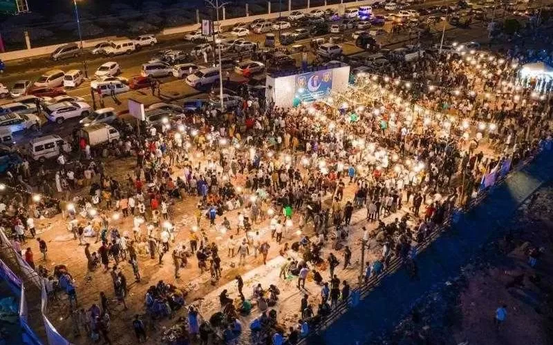 عدن و مارب تتنافسان على موائد الإفطار الجماعي