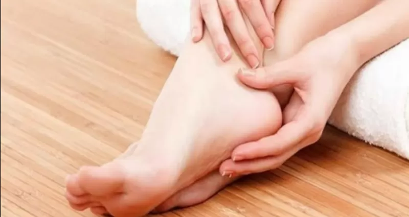 علامات واضحة على الساقين تدل على ارتفاع الكوليسترول لنسبة قاتلة وهذا ما يجب عليك ان تفعله فوراً اذا ظهرت عليك