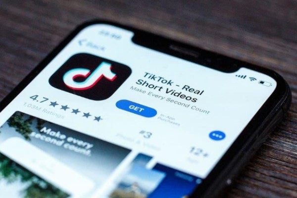 مفاجأة صادمة بشأن تطبيق تيك توك قد تجبرك على حذفه من هاتفك فوراً