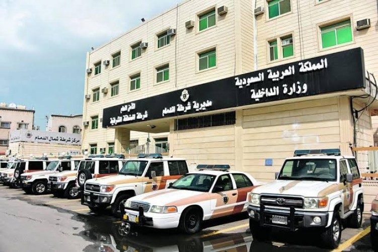 الشرطة السعودية تداهم شقتين لوافد يمني في الرياض .. وهذا ما وجدته بداخلهن ؟