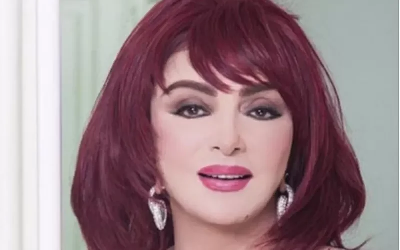 نبيلة عبيد بالمايوه وشقيقتها محجبة لكن أيهما اجمل؟ الصور ستدهشك