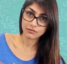 اسوء من التعري .. صور جديدة لمايا خليفة تشعل الغرائز بسبب ما ظهر فيها.