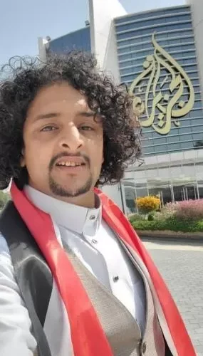 فيديو يلهب المشاعر للبرع اليمني وهو يشعل شوارع قطر بالحياة