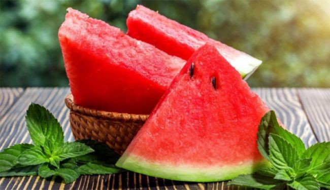 فوائد عظيمة للبطيخ الأحمر أبرزها يفقدك 10 كجم في اسبوع