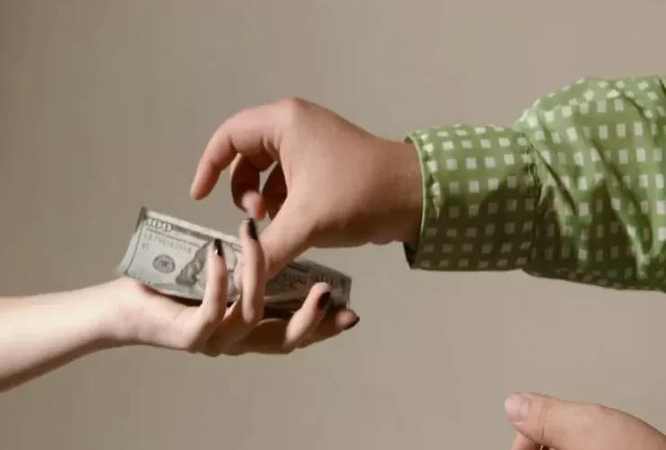 شاهد بالفيديو داعية مصري شهير يجيز ممارسة العلاقة الحميمة والمداعبة مقابل المال في فتوى صادمة