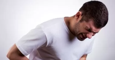 خمسة اسباب لألم المعدة وطرق بسيطة لعلاجها