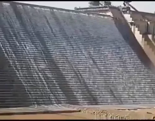 بالفيديو: لحظة ملء اهم جزء في سد النهضة