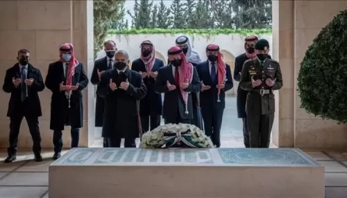 شاهد اول ظهور للأمير حمزة مع ملك الأردن وهذا ما ظهر على وجهة وصدم الجميع