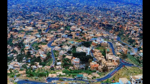 فيديو مروع لزوج يقوم بتعذيب زوجته حتى الموت في محافظة تعز