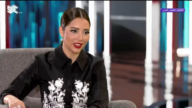 شاهد بالفيديو بلقيس فتحي تكشف سر مرضها النفسي وجرعات الادوية المكثفة التي وصفتها لها طبيبتها النفسية قبل أي ظهور امام الجمهور.