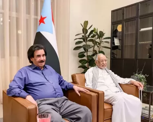 بعد أن دارت عليهم السنون .. شاهد كيف ظهر علي سالم البيض وعبد الرحمن الجفري