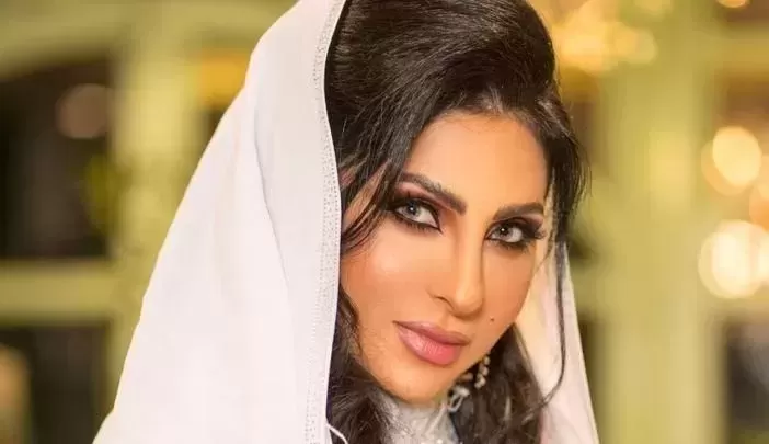 ظهور جريء لأجمل نجمة اغراء سعودية مع ابنتهـا في مناسبة خاصـة جداً تشعل المملكة