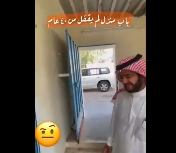 بالفيديو: سعودي لم يغلق باب منزله منذ 40 سنة لاستقبال الضيوف وعابري السبيل بدون مقابل