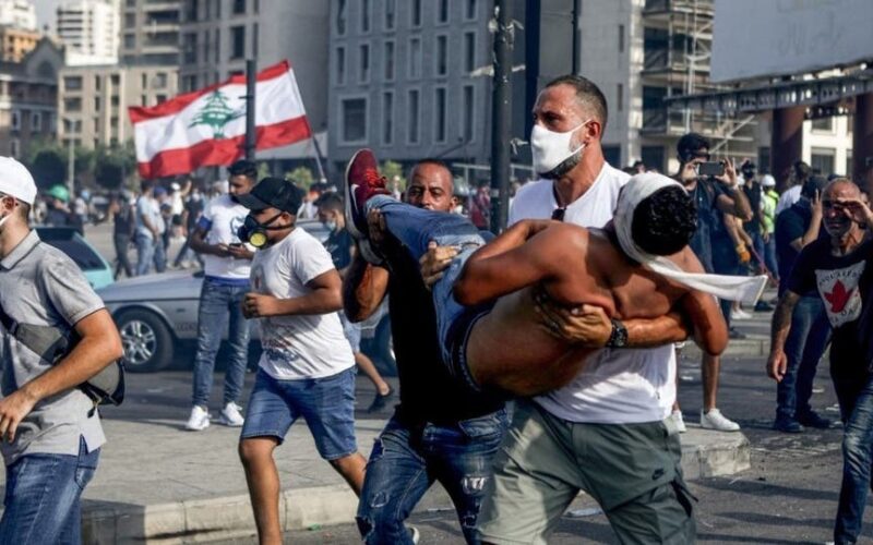 شاهد لحظة إصابة مصور “العربية” باشتباكات بيروت على الهواء مباشرةً