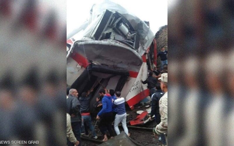 بالفيديو: تصادم قطارين في مصر بسبب سوء الاحوال الجوية