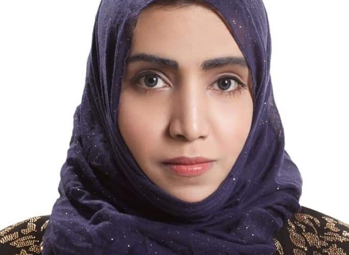 “شاهد بالصورة” الشاب اليمني الذي انتحل شخصية طبيبة بريطانية في ماليزيا… وتم القبض علية وهو بشكل امرأة.