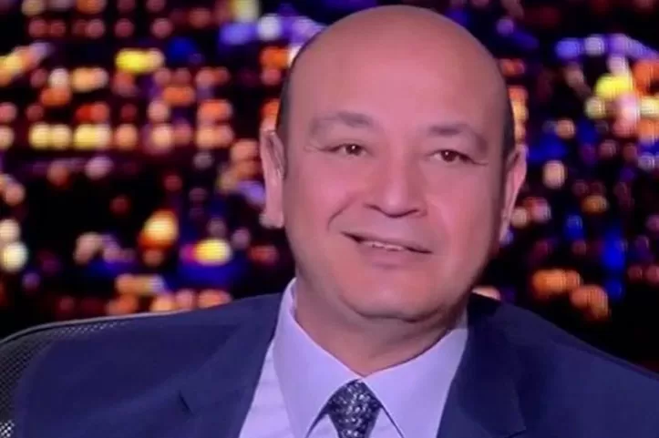 متصل يوجه سؤالا محرجاً لـ عمرو أديب عن زوجته الشهيرة لميس الحديدي ولن تصدق ردة فعله لم يتوقعها أحد !!