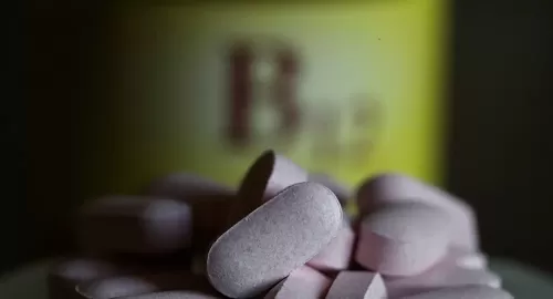 علامات غير متوقعة تدل على نقص فيتامين بي 12