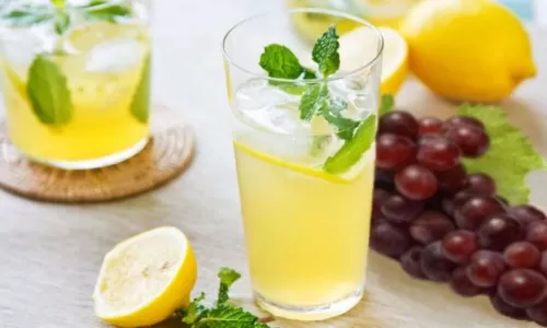 4 مشروبات منزلية تساعد على تفتيت حصى الكلى