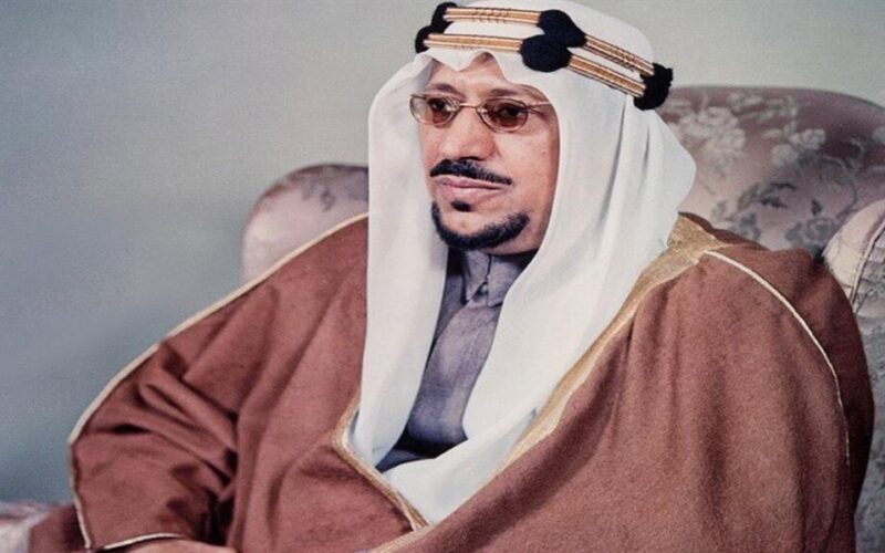 تسجيل صوتي نادر للملك سعود وهو يتلو سورة الضحى